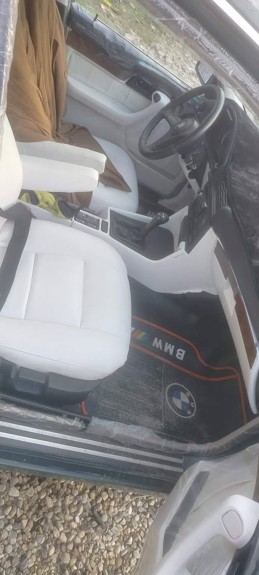 بۆفرۆشتن لە کالارم  ئاولیاتە و حاسیبە  باڵام من باس کفیلی ئاکە م ماڵی کاس نابێت سایارە کە زۆر باقاواتە 525جە و گێڕ عادیە سایارە کە 250دینار مسرفی تێ نیە تابریت ساردوو گارم واشارت بێش بانە و فۆڕمیگە و سلایتە جوار جامە کارە بە ڕاقە م ***********
