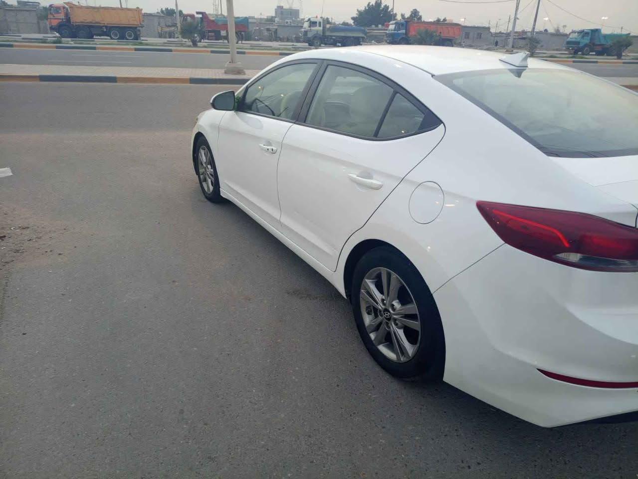 ََ
هونداي النترا موديل 2017 رقم بصرة حره تحويل مباشر سنويه جديده 

وارد امريكي سياره بيها تقرير غرق كفالة من الحادث 

مواصفات معروفه  

كامره دواره 

تحكم استيرن جهتين

لادارات جانبيه 

دواخل لونين 

نضام ايكو 

مانع انزلاق

محرك 2000 دوش مفتوح 

ماشيه 111 الف حقيقي 
مـكــان-ســيارة البصرة 

الــســعر:  115 وبيها مجال 

الاستفسار اكثر 

*********** البصرة, العراق
