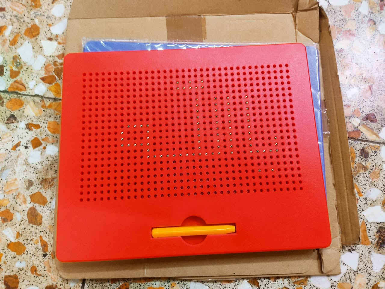 لوح رسم مغناطيسي للأطفال 
المواصفات وطريقة الاستخدام والفوائد مذكورة 
ومن ضمنها 
التنسيق بين اليد والعين 
وتعزيز الابداع لدى الاطفال 
وتطوير المهارات الحركية 

القطعة الوحدة ب6 الاف 
القطعتين ب10 الاف 
توصيل 5 الاف لكل المحافظات


**إذا كنت صاحب هذا الإعلان وتريد حذفه لأي سبب، رجاءا أرسل رسالة إلى الدعم الفني**