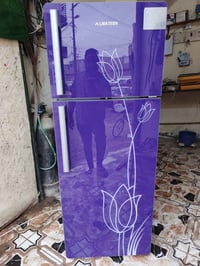 للبيع على الفحص ثلاجه ارتفاعها متر و30 مكان الثوره السعر ١٢٥ 078032443...