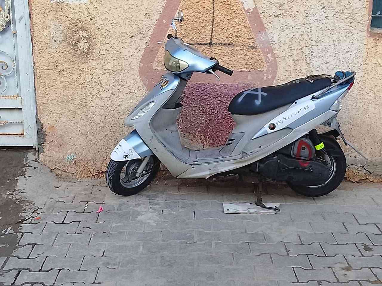 السلام عليكم شباب دراجه للبيع دراجه رمبه ماكس ختم واحد وين محرك كل شيء مختم بها دراجهى دراجه احلى من الصوره صار لها اربعه ايام طالعه من الرمبه السعر خاص ***********
