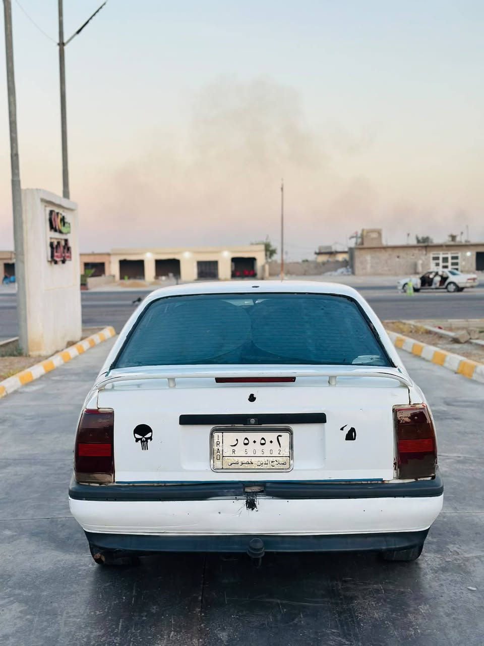 السلام عليكم للبيع أوبل اوميكا لون ابيض محرك كير اكسل تايرات شرط موديل 1989 كهربائيات كلها شغاله مسجل 4 سماعات لا يت عالي ناصي رقم الأماني صلاح الدين (را) شرط تحويل داخلها بلادي مكان السياره تكريت ترهم بيع او مراوس حسب لقناعه متواجد نت او اتصل ***********
