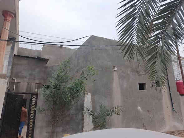 أسعد ألله أوقاتكم بكل خير 🌹
اللاستفسار : ***********

دار سكن للبيع 🏭
طابقين
ماشألله بيت كلش مرتب

المساحه 210 م
على شارع 10م 
على شارع تبليط
ثاني بيت عن شارع الوسطي رئيسي
كافت لخدمات متوفره👍

محتويات البيت ⬇️
دوانيه
صالتين
غرف نوم عدد 5
مطبخ حار بارد
صحيات خارجي وداخلي
منوار
،،،،،،،، .......... ،،،،،،،،،،، 
تفاصيل البيت كلش مرتبه

نوع العقار طابو صرف
ينزل أسمك سهم بطابو
 سند 25

العنوان : أبي لخصيب شارع الوسطي
يم المدرس تدمر 
موقع راقي

سعر البيت 110مليون وبي مجال
اللاستفسار : ***********
