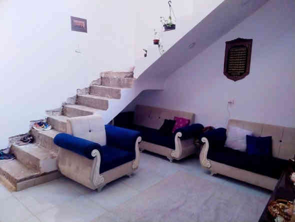 السلام عليكم
بيت للبيع في حي الصحفين المساحة الكلية 125م واجهة 5م والنزال 25 م
بناء ٢٠٢٤ طابقين بناء طابوك البيت مطلوب إسكان
المنطقة مخدوم ماء كهرباء ومجاري وحاليا جاي يشتغلون ماء جديد ٣٧ مليون للإسكان
تدفع ١٩٢ الف
للاستفسار الاتصال على الأرقام التالية
***********
***********
