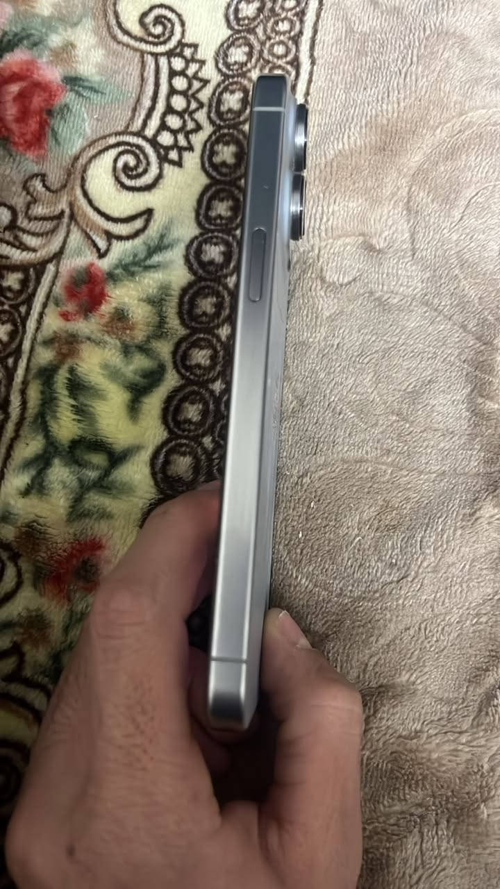 س ع ايفون15برو ماكس ماستر مستخدم سنه مشحون 600مره فقط بطاريه87 /256 كيكه كارتونه غراض كامل +بكج حمايه بي السعر مليون مع المجال رقمي***********
