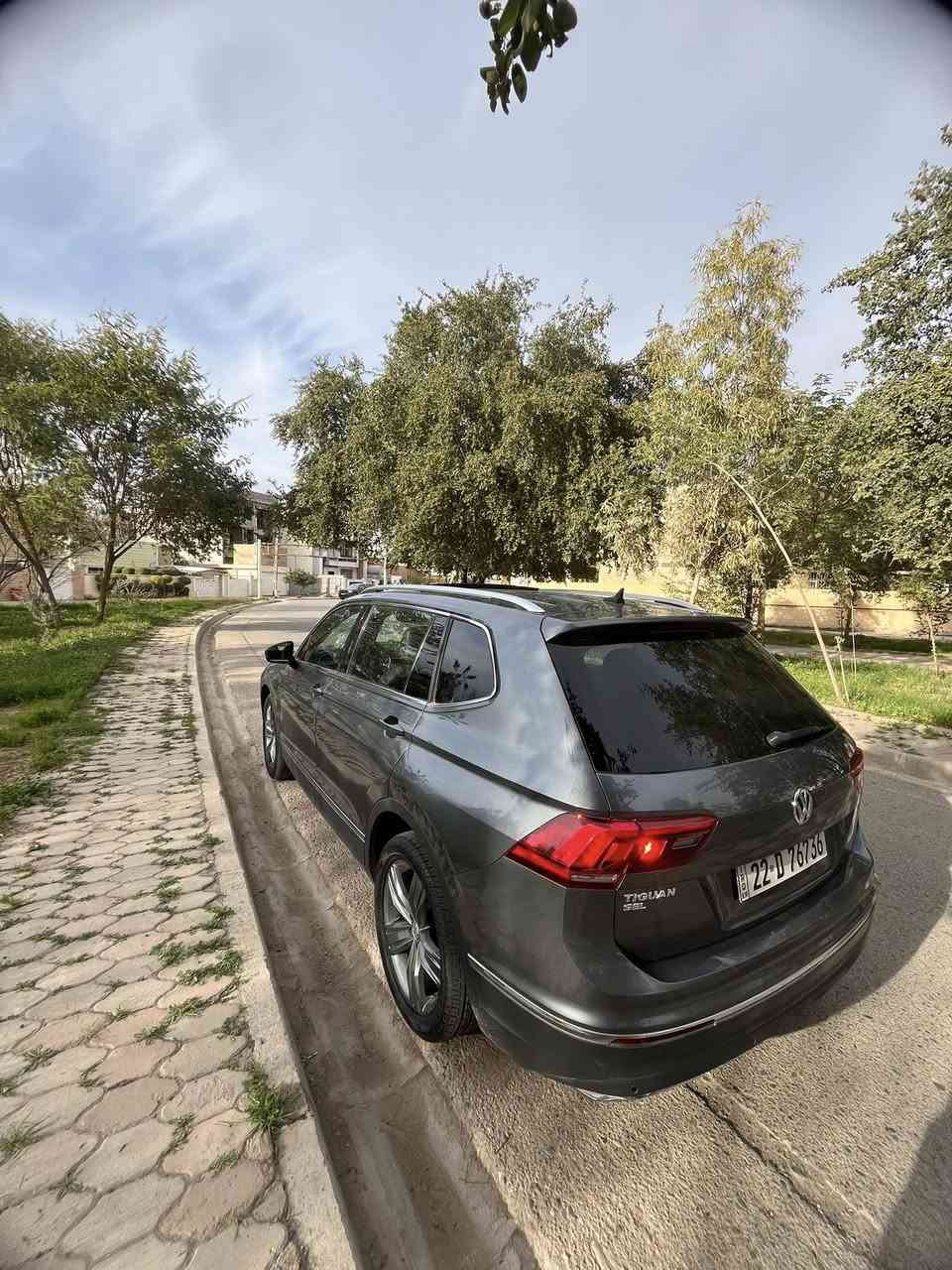 من رخصة الادمن
Volkswagen Tiguan 
فولكسفاغن تيكوان (بانوراما، 7 مقاعد)

موديل :2020 
الصنف : SEL
سعة المحرك :  4 سلندر 2.00cc turbo 
^محرك مفتوح ^ شرط لا صرف ولا بخار ^
  
الوارد : وارد امريكا :- حادث خفيف(صبغ بنيد وربع جامرلغ نفسه معدل بارد ) 

رقم الشاصي: 3VV3B7AX5LM121864
اللون الخارجي : فيلي 
اللون الداخلي : جلد اسود
قراءة العداد :48الف ميل

الرقم : اربيل- العراق - تحويل وكاله 

السعر :17,900$ / 179 ورقه 

الاضافات

- مقود D وS
- بانوراما
- 7 راكب
- رادار امامي خلفي
- شاشه كبيره
- شاحن واير ليس
- حساس مرايا جانبيه (نقطه عمياء) 

- ويل كب بلون سياره
-  تبريد خلفي وامامي
-  نظام مساعدة عدم الانحراف عن الطريق 
- نظام carplay wireless 
-  شاشة وسطية
-  نظام النقطة العمياء 
-  هاند بريك بصمة + اوتوو هولد
- نظام توقف تلقائي عند الرجوع
 -  كاميرة خلفية بدقة عالية 
 -  نوع مقعد السايق: كهربائي - جلد - تدفئة
 
-  المصابيح:   - إضاءة ليد
  

مكان سياره كركوك 
***********
