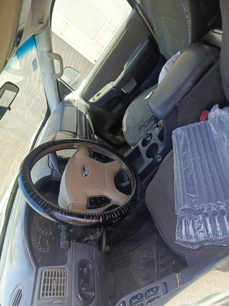 السلام عليكم فورد اكسبلور 2004
كير محرك مكفول
ضررها جامرلق عكس سايق
سعر 65 ورقه وبيها مجال
*********** 📞
