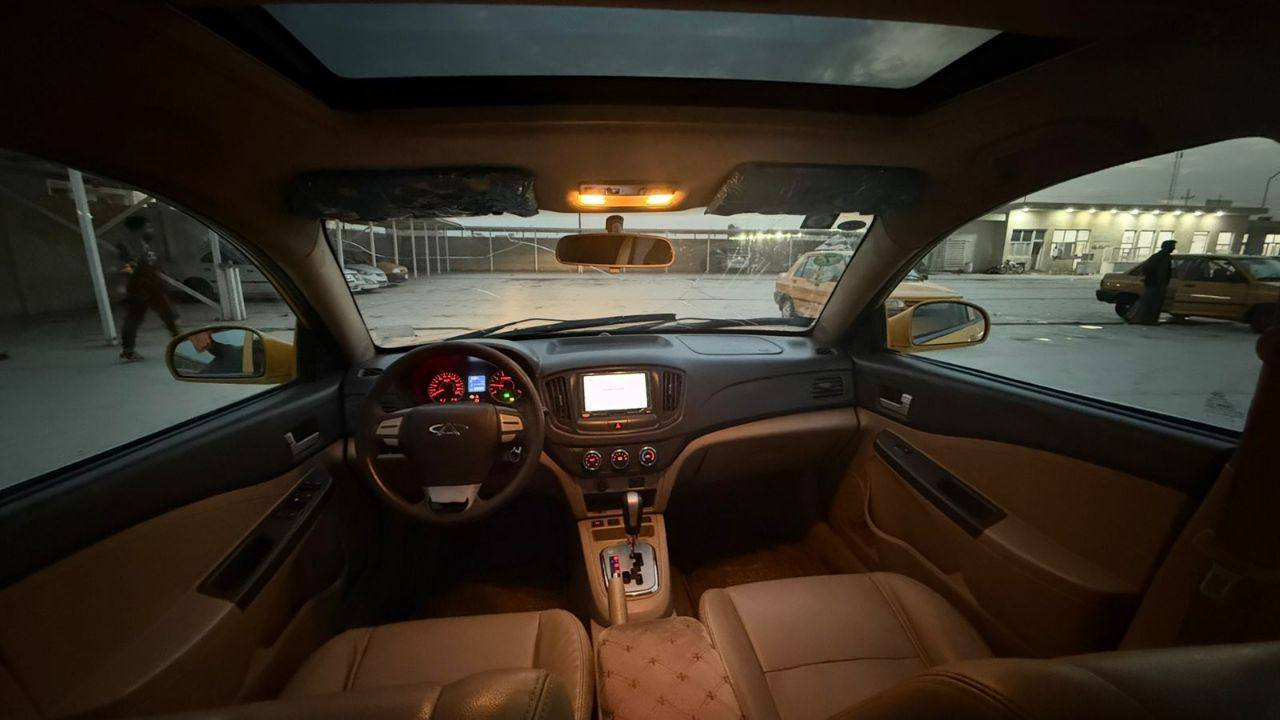 🚗 للبيع: شيري E5 موديل 2014 (
بلادي - فول مواصفات)
السيارة بحالة ممتازة وجاهزة للاستخدام الفوري، التفاصيل كالتالي:

 المحرك: بلادي (طابوكة) جديد شد قبل أسبوع، صافي جداً وعزمه قوي.
 الضمان: يوجد وصل ضمان لمدة 30 يوم على المحرك.
 الكير: بلادي (أوتوماتيك) وبحالة ممتازة.
 السنوية والارقام:
  رقم واسط (إنكليزي)

  السنوية مجددة حديثاً 
   تاريخ نفاذ السنوية لغاية 2028-04-09.
 المواصفات العالية (Full Options):
  فتحة سقف (سلايد روف) شغالة 100%.
  شاشة السيارة البلادية الأصلية.
  كراسي جلد بلادية نظيفة جداً.
   تحكمات ستيرن كاملة.
شاشة خلفية
  صدر جديد، وتخم تاير بحالة جيدة.
حالة البدي:
 حادث ربع جاملغ أمامي فقط، وباقي السيارة مكفولة ونظيفة كما موضح بالصور.
ملاحظة: السيارة "بصمة وما تحتاج أي مصروف، والتحويل مضمون وجاهز.

السعر: (51$)
المكان: (واسط الكوت)
للتواصل والاستفسار (***********)
واتساب على هذا رقم (***********)
