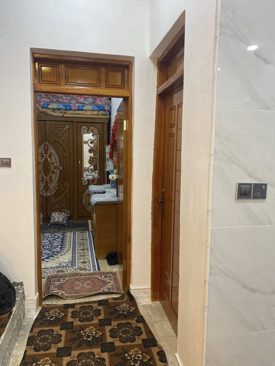 دار للبيع 100متر طابو ركن الموحيه 37878طابقين قرب باب جامعه ذي قار الخلفي حديث ***********
