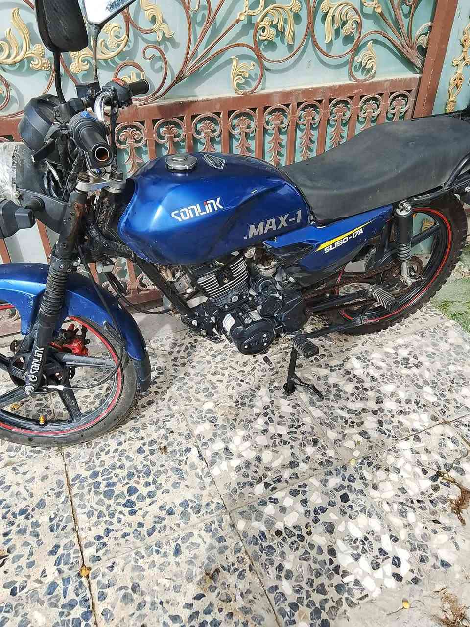 سلام عليكم.   موديل ٢٣.    سعر.   ٦٠٠.  مكاني البياع. ***********
