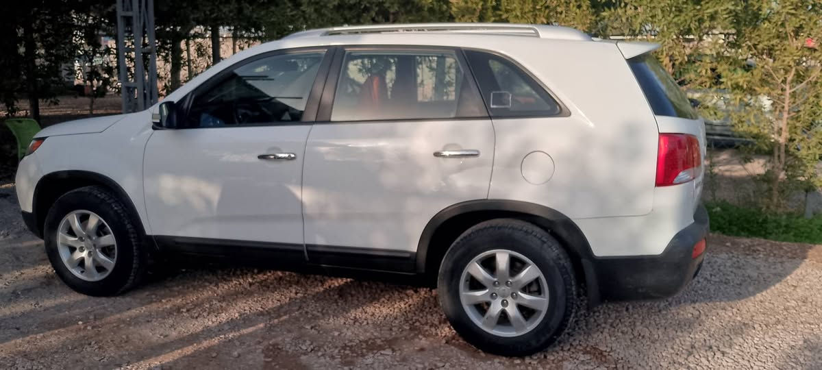 السلام عليكم سورنتو خليجي 7راكب مكينه 2400 دوش مكينه وكير وحداديه جديده مابيه اي نقص السيارة احلا من الصور تحويل مباشر موديل 13 السعر 140 وبيه مجال حك الجيه ***********
