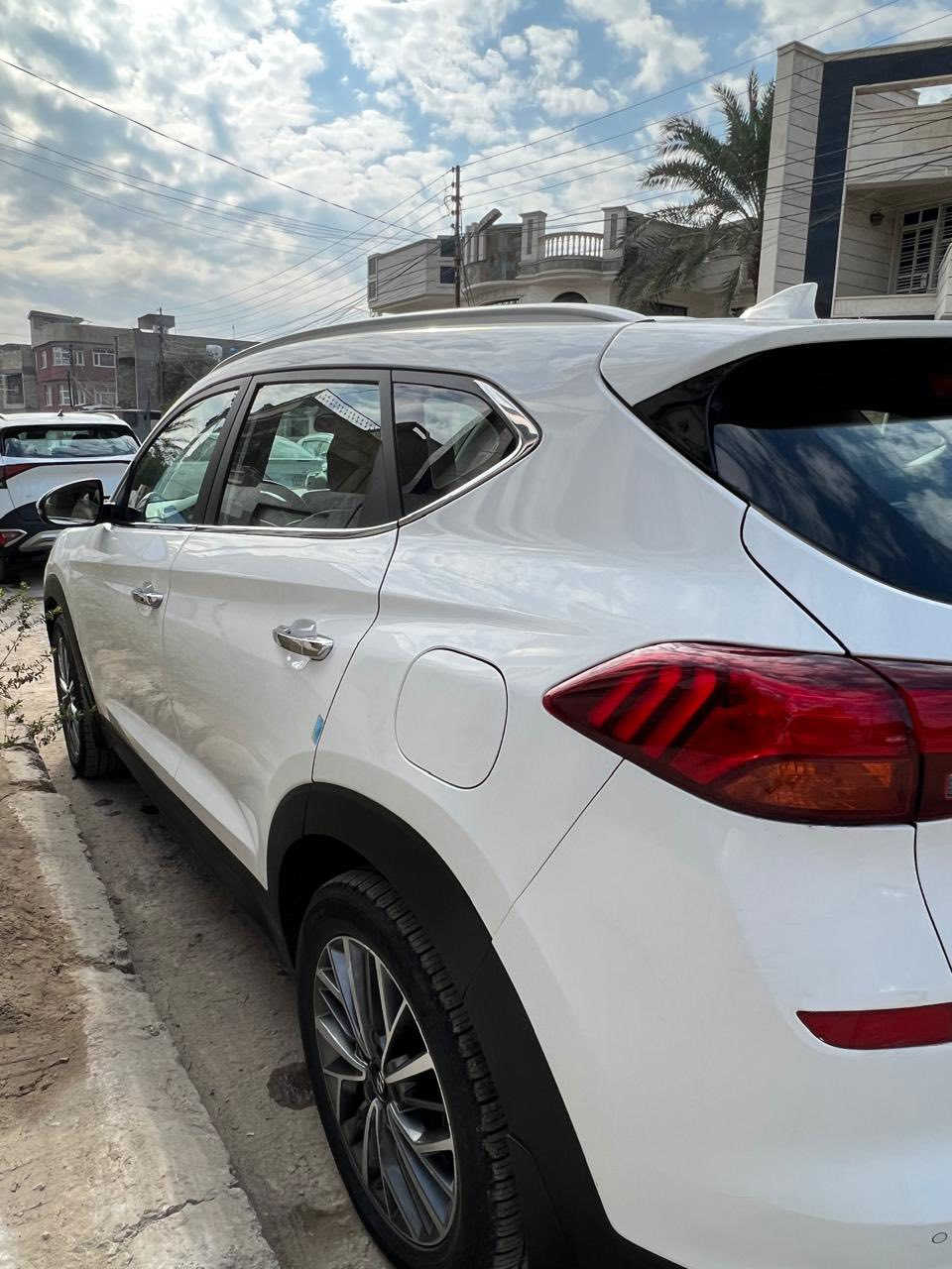 السلام عليكم ( من رخصه اخويه الادمن ) 
توسان للبيع مستعجل
رقم بغداد باسمي 
خليجي 2020
بصمه تشغيل
خمس عدسات 
اريل ماوس ( نفكيشن )
الابواب بصمه
كامره خلفيه 
حساس امامي خلفي 
شاشه اصليه 
سايد بريك رجل 
سبير منازل 
كير ثلاث انضمه قياده
محرك 2000
ماشيه 139.750حقيقي
شركة الكاصد

العنوان  - بغداد 
للاستفسار اكثر
***********
***********
