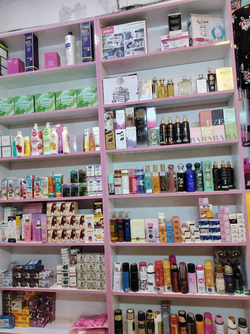 السلام عليكم رفوف الارتفاع مترين ونص و العرض متر
السعر 170الف عنواني القادسيه داخل السوق ***********
