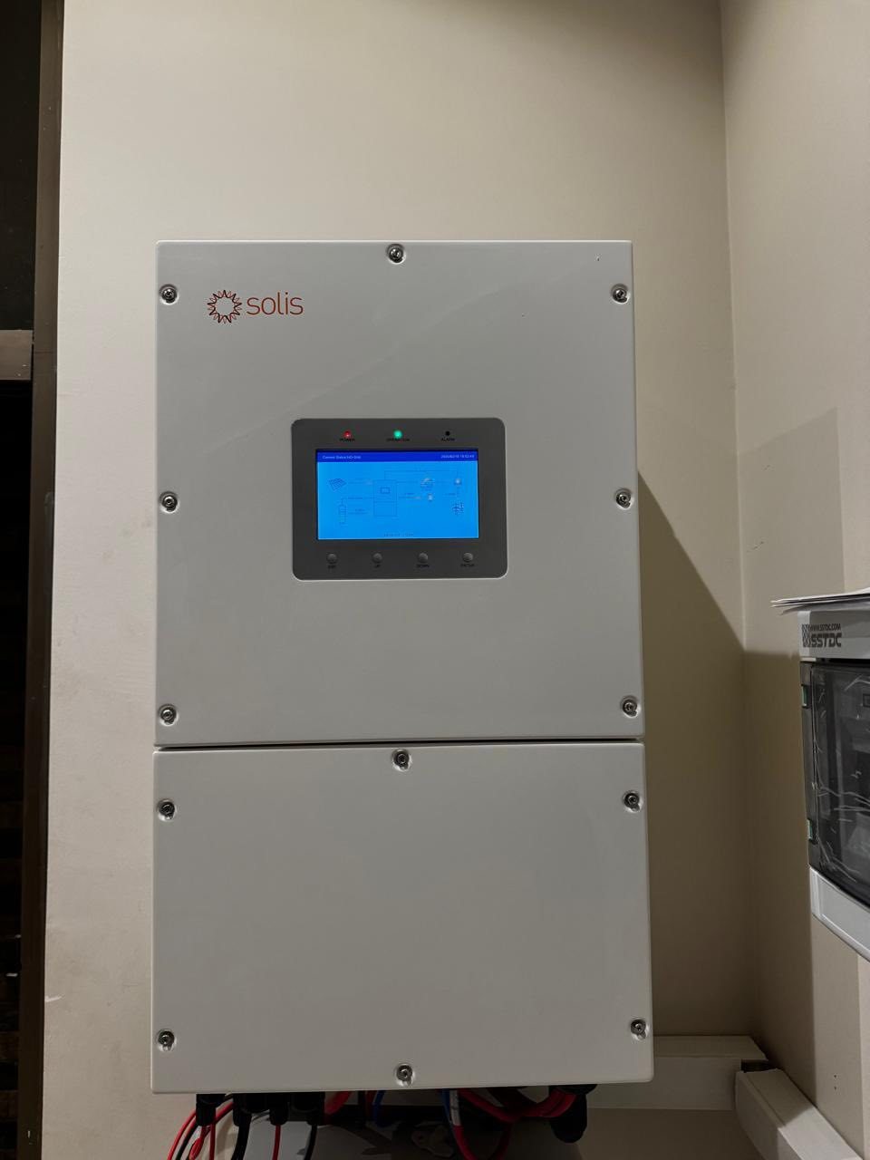 � مو كل منظومة طاقة… تستاهل تنحط على سطحك
هاي منظومة للناس اللي تختار القمة فقط 👑

⚡ إنفيرتر Solis 14 – IP66
60 أمبير حقيقي… أداء احترافي بثبات مطلق

🔋 بطاريات Soluna – 3 × 16 kWh
خزن ضخم يمنحك استقلال كامل
راحة ليل ونهار بدون أي قلق

☀️ 24 لوح جينكو 620 واط
إنتاج استثنائي وكفاءة عالية جداً
استثمار يشتغل لصالحك كل يوم

🛠 هيكل C-Channel ثقيل
تنفيذ هندسي دقيق… تفاصيل محسوبة… عمر طويل

✨ هذه منظومة للنخبة
قوة، أمان، وهيبة أداء

مكتب الطاقة المستدامة
للي يريد الأفضل… إحنا خيارهم الأول

📍 كوت – الخاچية – شارع 40
📞 *********** | ***********
