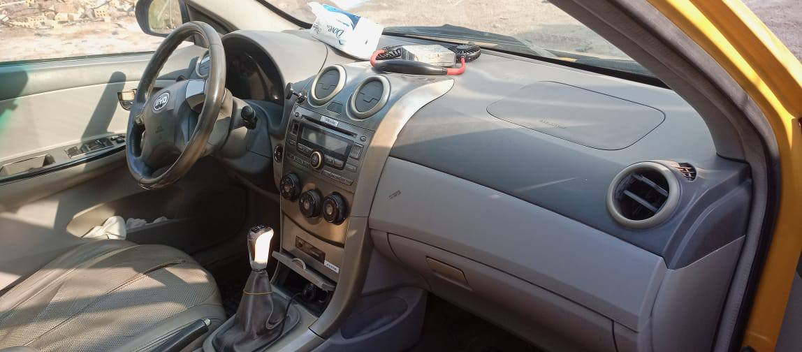 ‏بيوايدي مديل 2013 كير عادي محرك هونده ياياني سياره فول مواصفات بصمه رقم بغداد نكليزي تحويل مباشر مصفره هيئه وغرامات ماعليهى ايشي مكفوله كفاله عامه ماعده جاملغ لخلفي مرشوش مكاني زعفرانيه *********** سياره مال جناي السعر 52 وبيهى مجال بصيط
