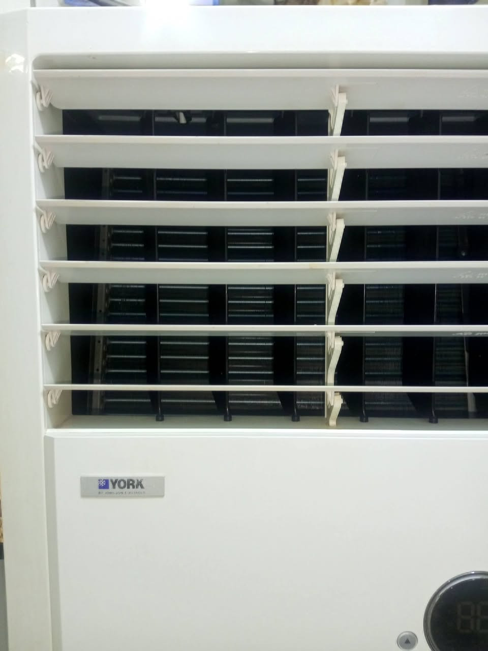 سلام عليكم سبلت يورك شركه توست  3طن مستعمل موسم واحد بلادي شركه بدون تصليح وسبلت جودكس 3طن شركه توسوت مشدودات بل بيت  العنوان نجف الاستفسار ***********  بي واتساب
