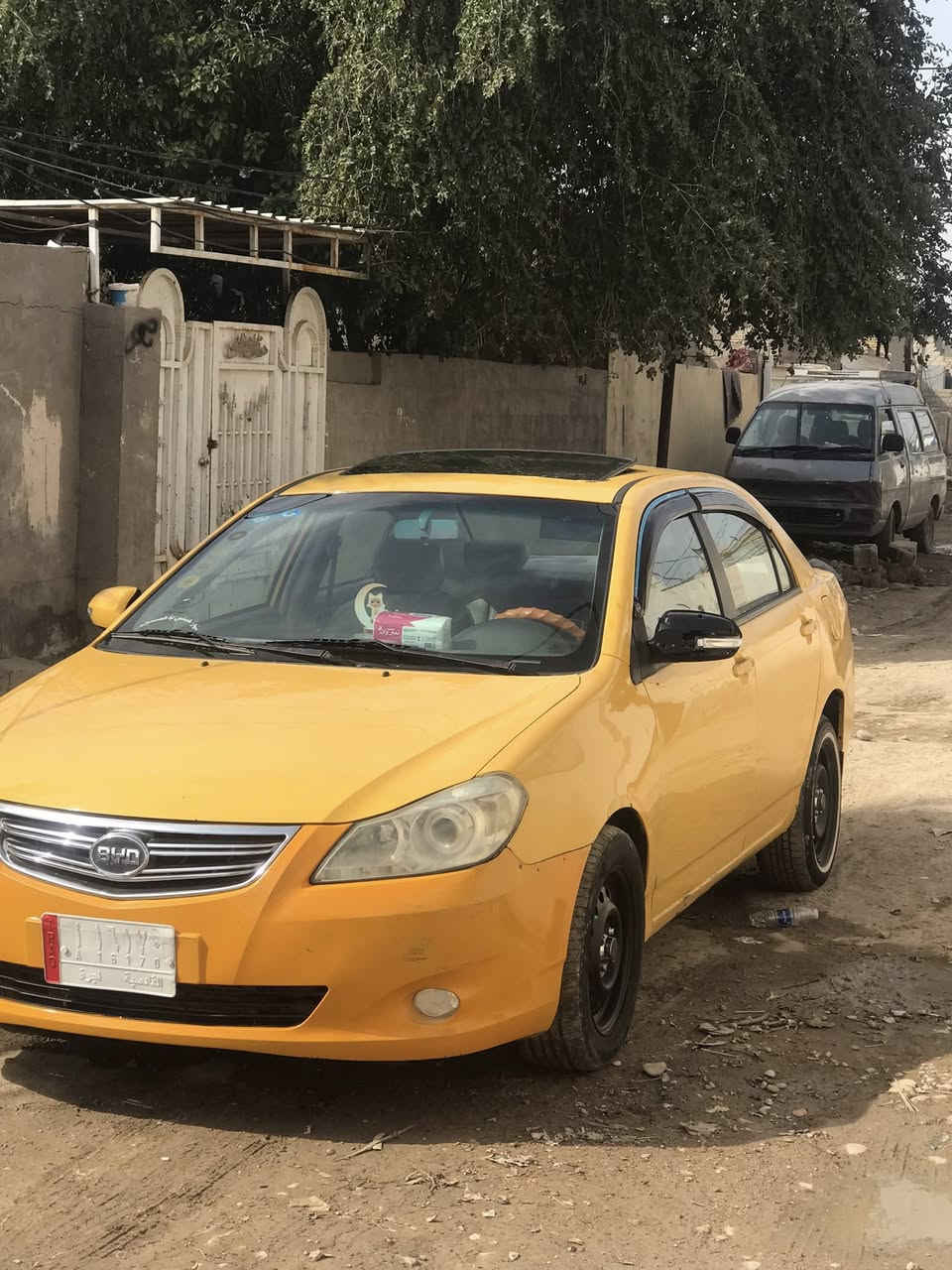 سلام عليكم بي واي دي ج3 2015 رقم قادسية مشروع وطني كير مكينة بلادي صدر 80 /100بدون ضرر ماعدة بالهلال سيارة حلوة وجاهزة مكاني واسط العزيزية السعر 50 وبيها مجال ترهم مراوس رقم الهاتف ***********
