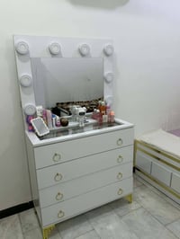 ميز تواليت • جديد • الديوم شارع 60