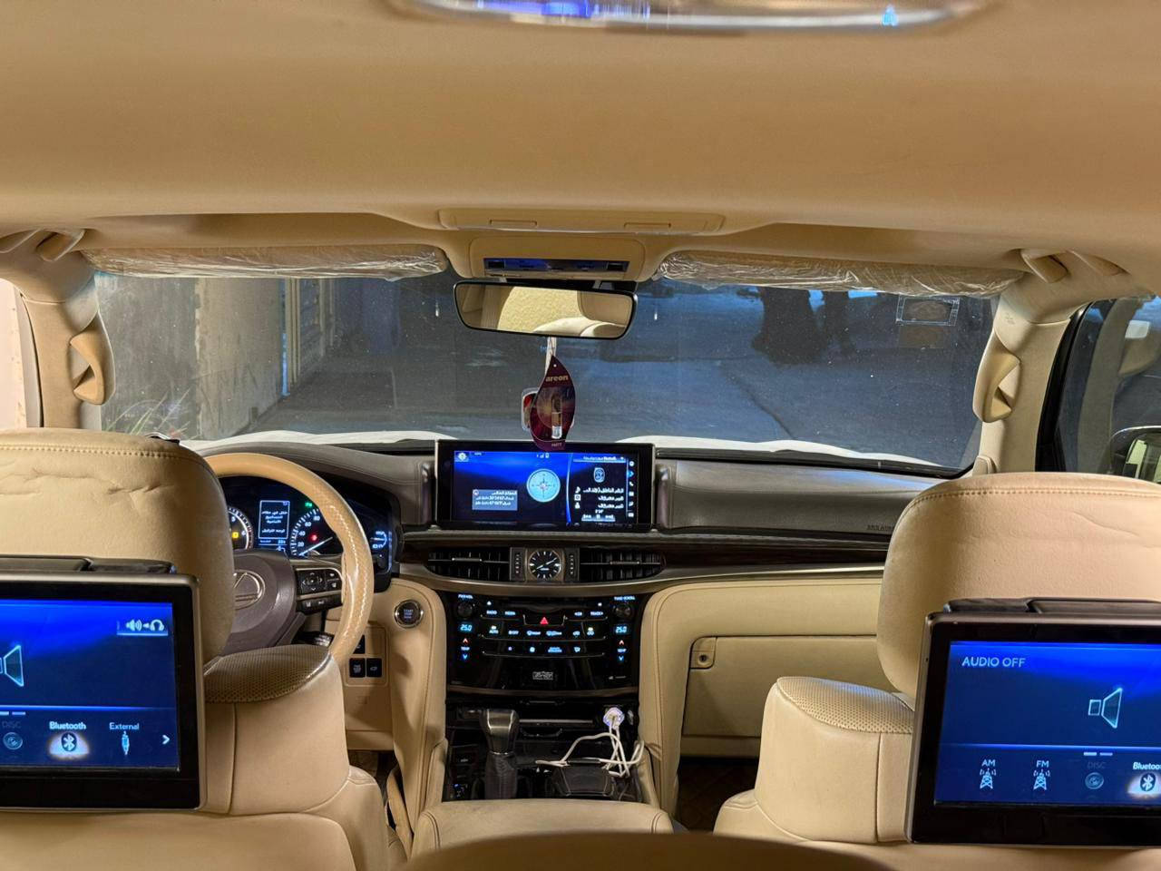 السلام عليكم 
سيارة لكزز موديل 2017
المواصفات معروفة 
الضرر موضح بتقرير الفحص 
السعر المطلوب هو 565$
 رقم صاحب السيارة ***********
السيارة ماشية 200  الف كيلو متر
