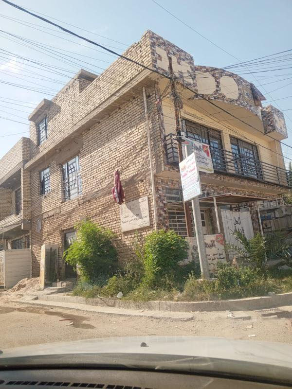 ‏ بناية للبيع الثالبة
١٠٠￼ مربعة ٣ ‏حلات طابق الأول غرفة مطبخ ‏ ‏وحمام ‏الطابق الثاني أربع غرف حمام أي استفسار اتصل ***********￼
