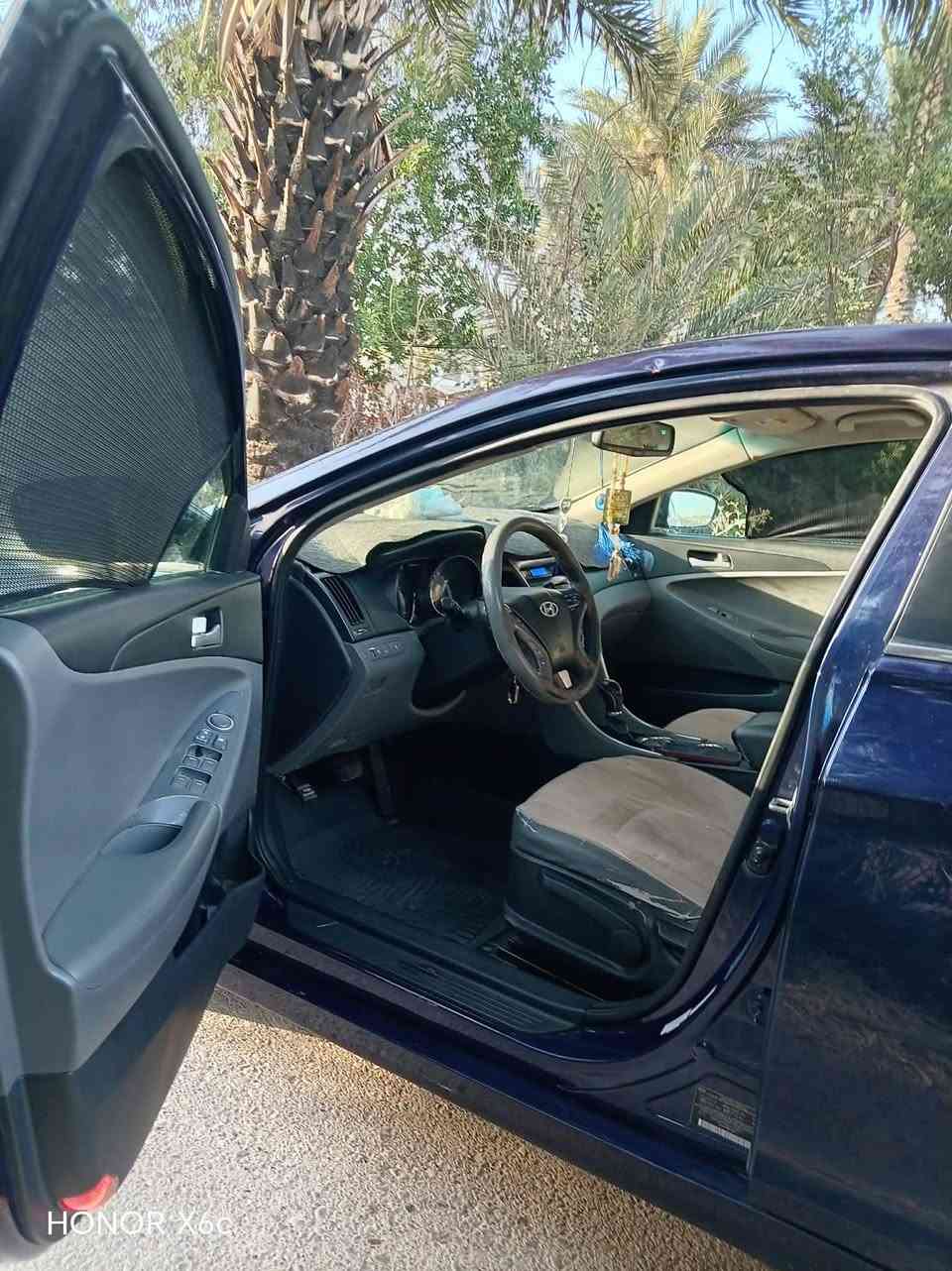 سلام عليكم هونداي سوناتا موديل ٢٠١٣ وارد امريكي محرك ٢٤٠٠ خير من الله كير حداديه تبريد ثلج تحكمات ستيرن مواصفاته مواصفات عاديه ماشيه ١٩٢٤ حقيقي  ضررهة قطعتين من امريكا وبيه كلير بضررهة رقم ديالى ثاني يوم تحويل سياره سنويه جديده داخله هزة مكاني ديالى بعقوبه 
سعر 100 بيه مجال رقم الهاتف *********** متواجد خاص
