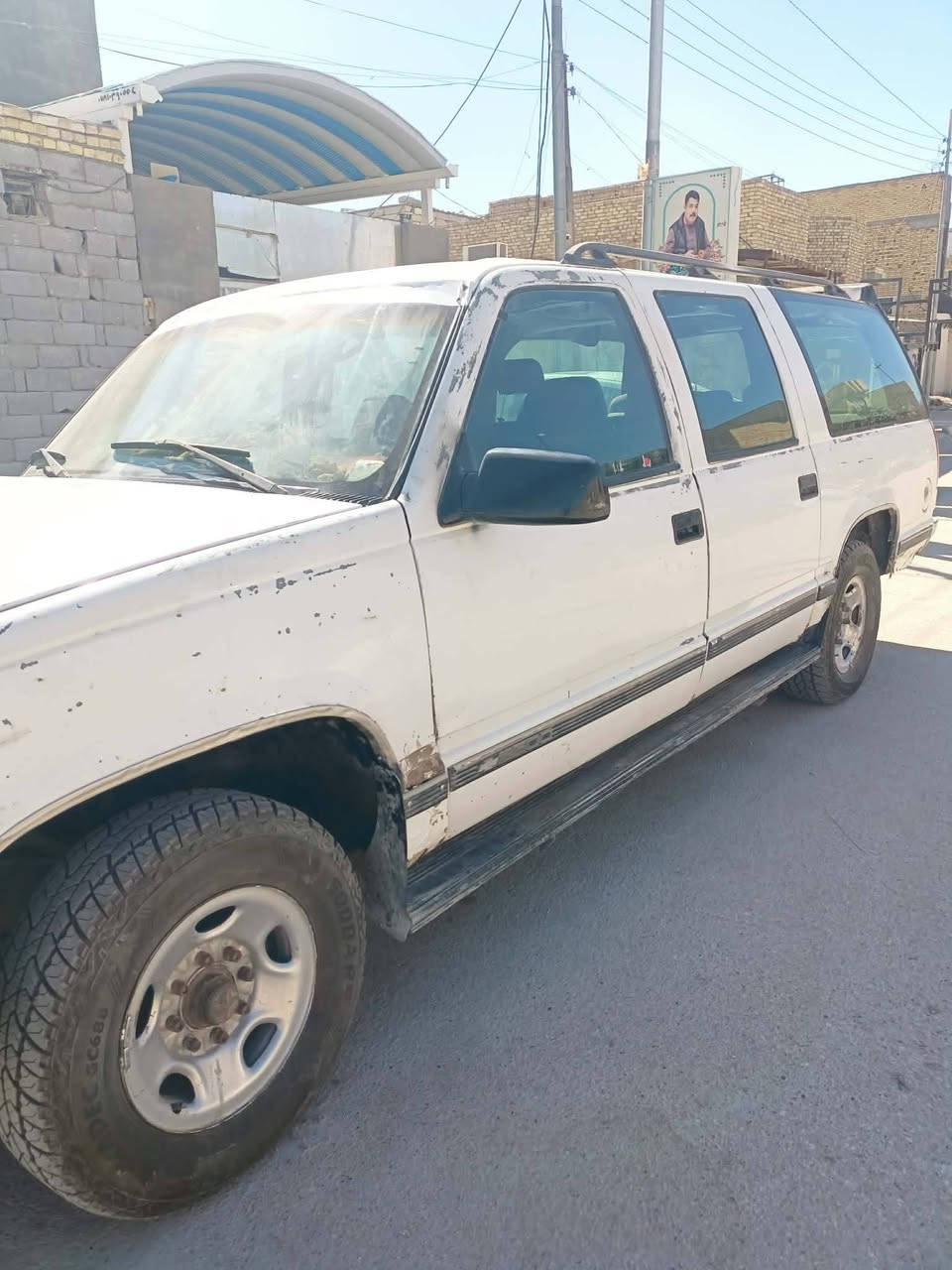 السلام عليكم للبيع بهبهان ٩٨ سيارة جاهزة كير ومكينه وحدادية وتخم تاير رقم ديالى اجرة راعيها بالحله بالمسيب ابيعها بدون راعي ومراوس ترهم مكانها الناصرية سعرها ٢٥ وبيها مجال ورقمي *********** والشراي يتصل
