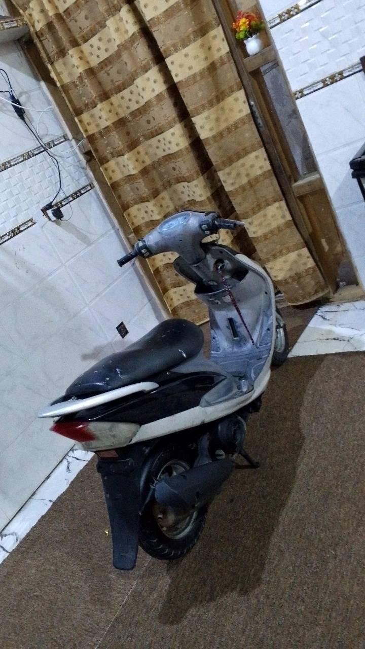 دراجه للبيع
دراجه مكينه مفتوحه ولفات فقط الراجل لاديه حلوه كفرات بلاديه كربايات عامه تشتغل سحب شرعه حلوه دراجه بلاديه نظيفه امكاني حيانيه والسعر خاص راسلني على الواتساب 
(***********)
