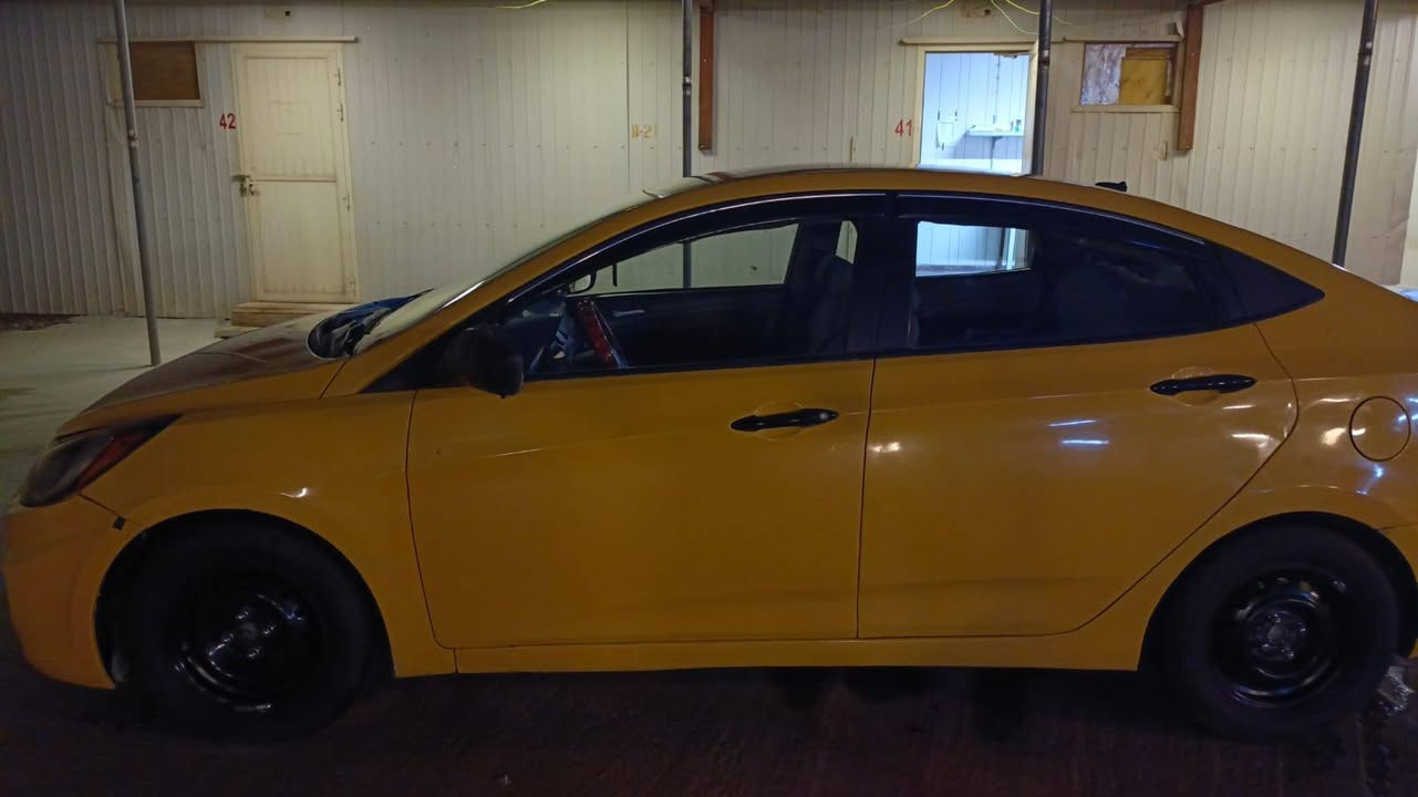 سلام عليكم 
للبيع اكسنت موديل 2014 امريكي مكينة 1600 جي دي اي
رقم انكليزي جديد
مصفرة هيئة وغرامات
السيارة تنقص ابيعلك مكينه كايمه
مكان السيارة بغداد بسمايا
السعر 65 وبيها مجال
رقم الهاتف ***********
