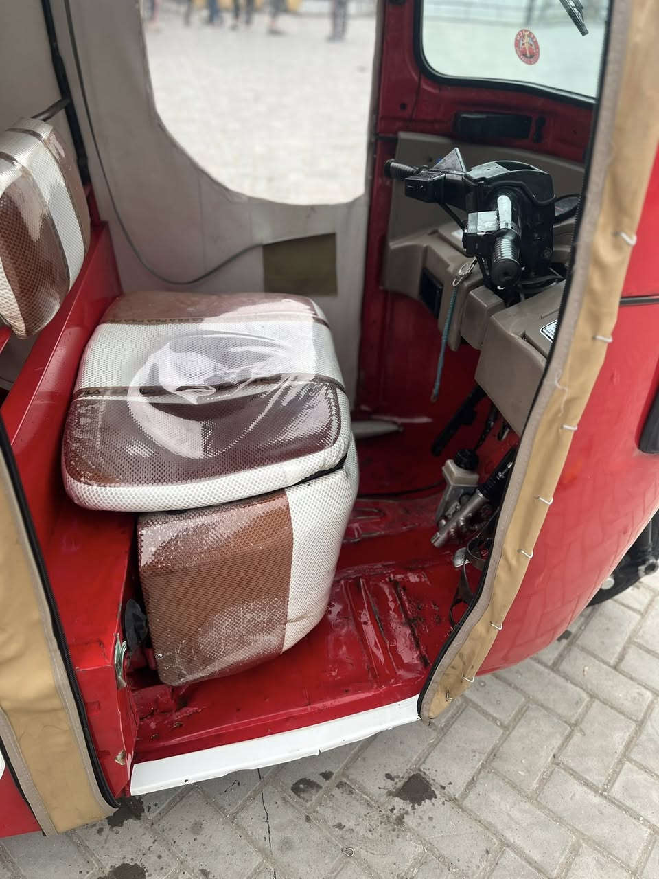 السلام عليكم تكتك 18 مكينه مجفته تجفيت خير من الله رقم بغداد الجديد تكتك بأسمي تحويل ثاني يوم والتكتك مثل ما موضحه بصور العنوان بغداد (مدينه الصدر) ***********
