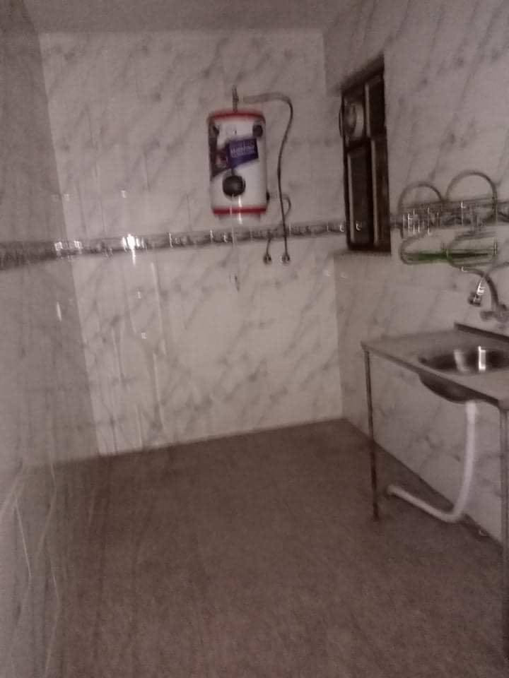 السلام عليكم
شقه للإيجار مساحة ٦٠ متر
طابق ثاني بناء حديث 
تحتوي على إستقبال مطبخ وخدمات وغرفة نوم 
العنوان/ الشعب حي التجار مجاور اعدادية بلقيس للبنات 
الإيجار ٣٥٠ الف
للإستفسار  ***********
