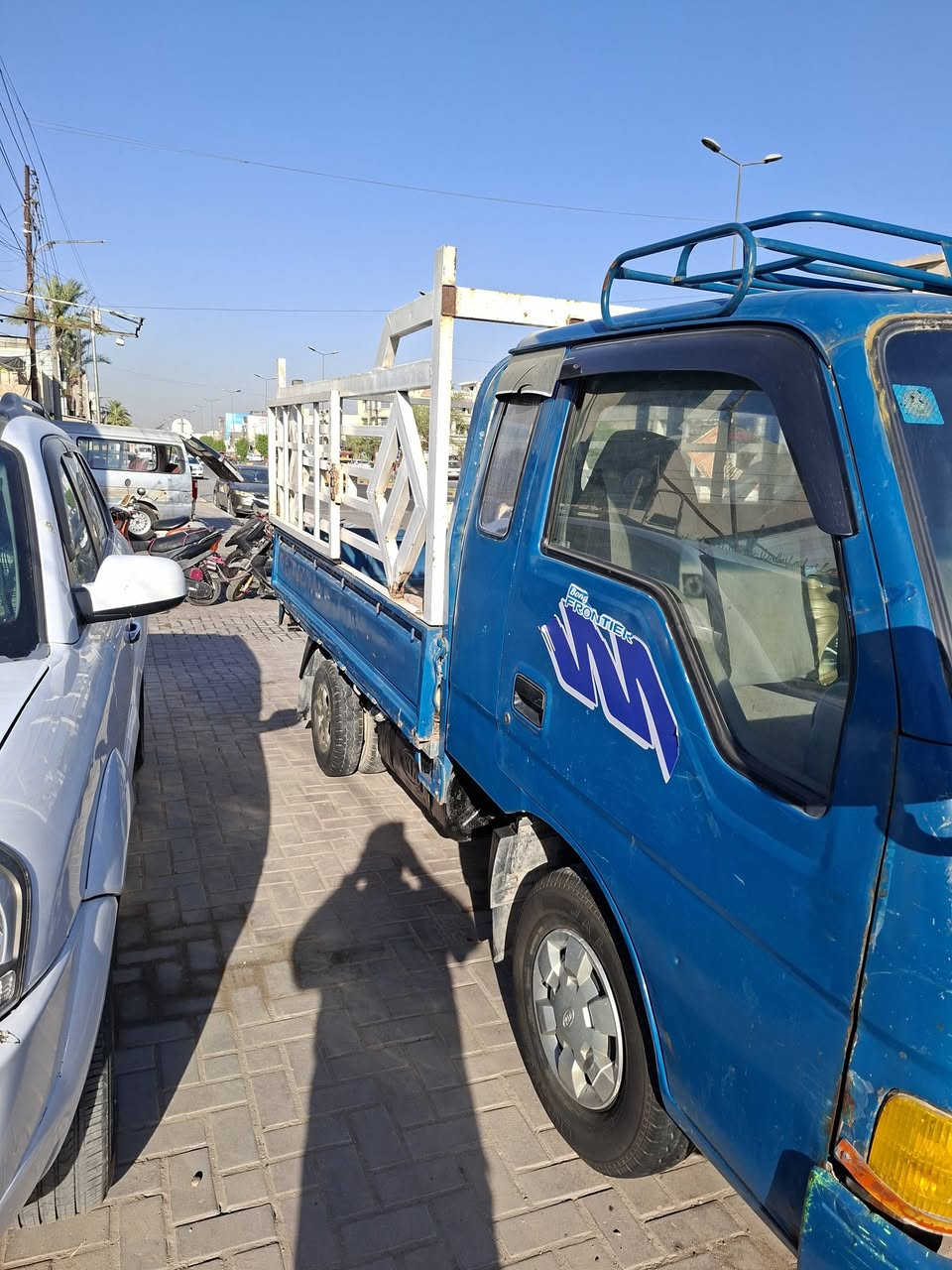 كيه حمل فونتيرة   ٩٨ بدن ثابت ذو جوانب متحركه باسمي محرك جديد حداديه  كهربائيات تايرات جدد جاهزة للعمل للبيع *********** سنويه ٢٧ رقمه بابل انكليزي
