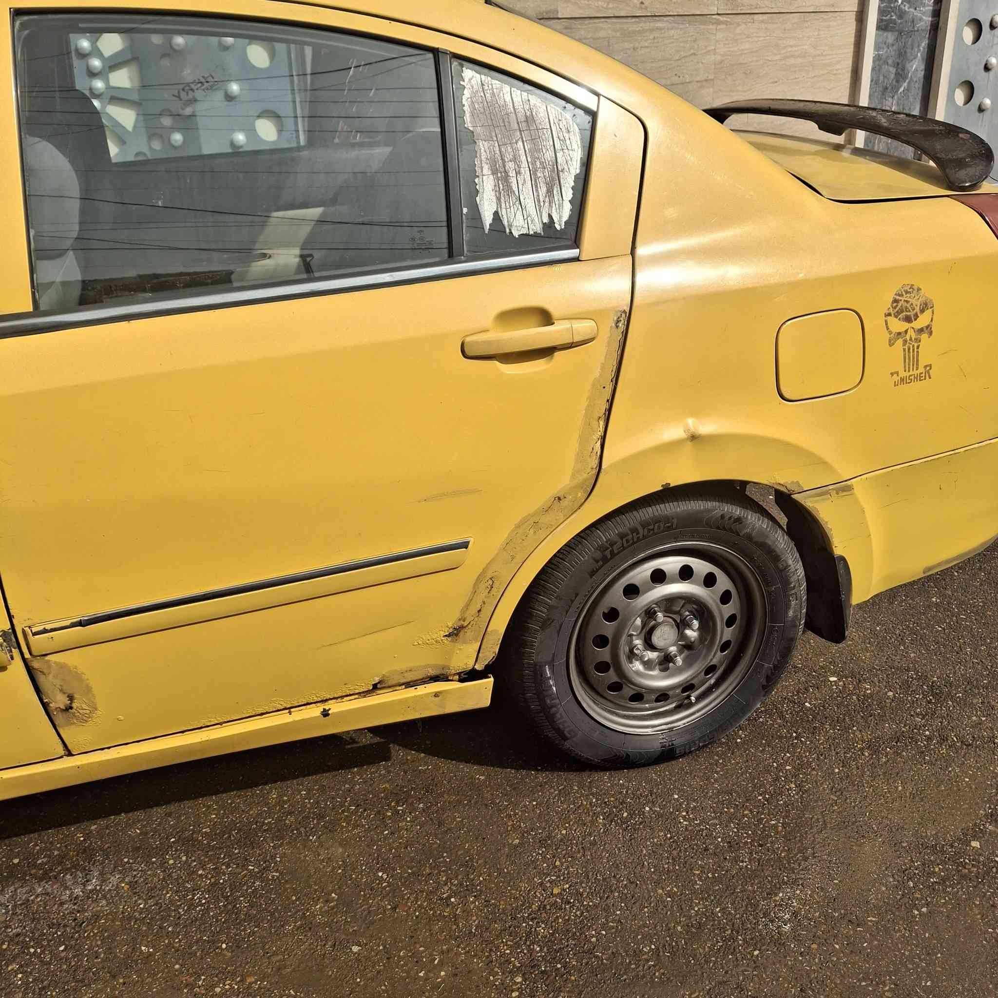 السلام عليكم
شيري a5 موديل 12 هيئه مصفره رقم دولي بسمي سياره بيه خياسات وبيها كهرائيات يرادلها ترتيب السياره بيه حادث بل بجم اني صلحتها تبريد مابيها اثر الحادث ما شديته سعرها 27 وبيها مجال رقمي  ***********
