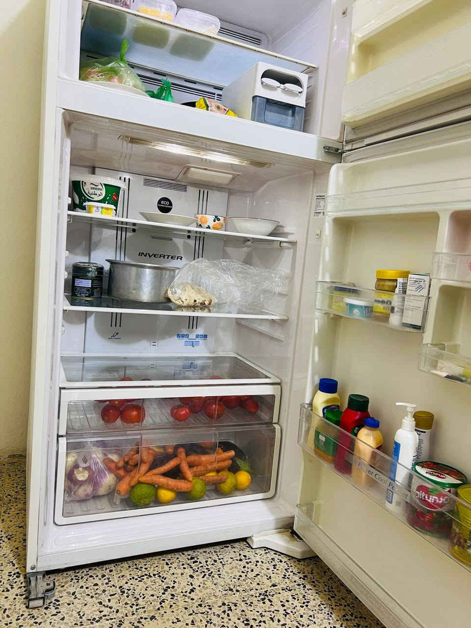 ثلاجة هيتاشي ياباني اصلي نظيفة جدا اكبر حجم العنوان الدورة ***********
