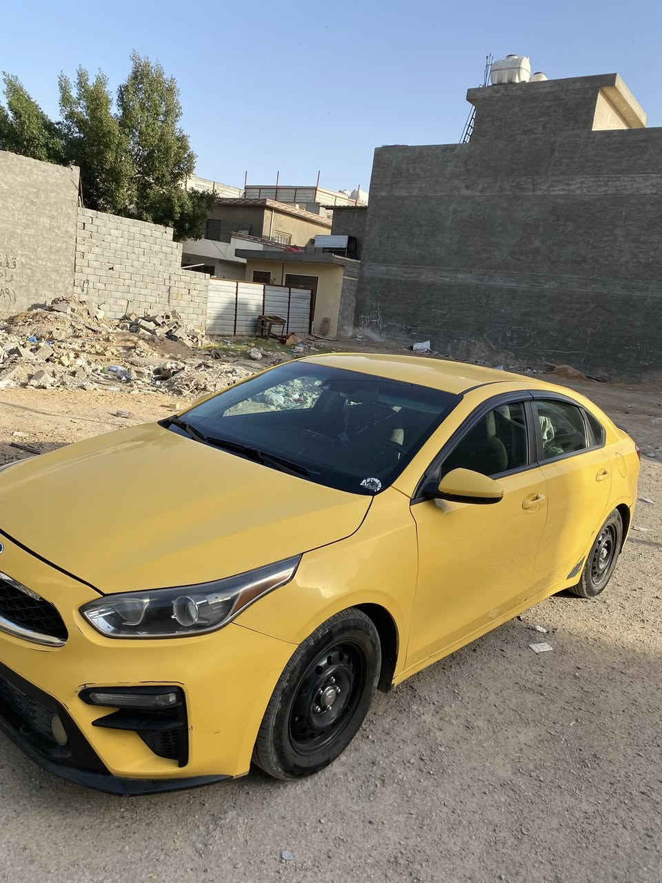 السلام عليكم كيا فورتي موديل ٢٠٢١ لون اصفر مواصفاتها معروفه  حادثها بنيد و دعاميه كير AT محرك سليم والصدر سليم السعر ١٣٠ ورقه وبيها مجال للاستفسار الاتصال على رقم *********** عنواني بغداد الدوره
