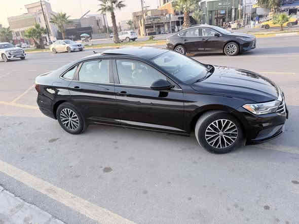 جيتا 2019 فئة S بس فول مواصفات  داخل عسلي  ماشي 49 مايل  بي قطعتين صبغ جاملغ و بونيد ارباكات سليمه بس الپرده بي شخط بالباب السايق گير و محرك بالشرط سعرها 148 ورقه 
***********
