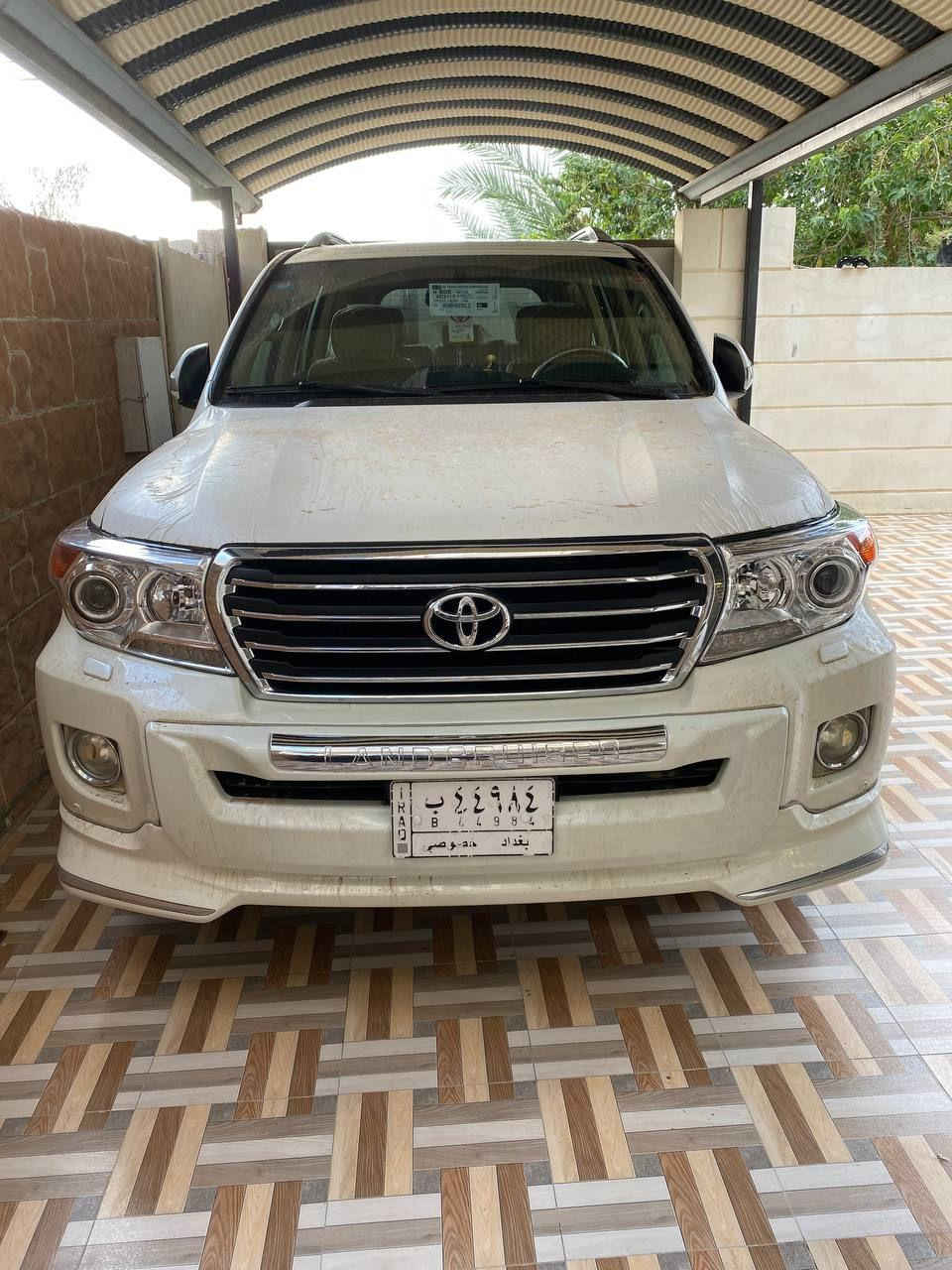 السلام عليكم
لاندكروز GX-R

موديل :2013 

ماشية : 165 KM

المواصفات 

فتحة 

بصمه 

كشنات كهرباء 

كشنات جلد 

داخل بيجي 

تحكم ستيرن 

صاجات 

 3 قطع تبريد 

 7 راكب 

حساسات امامية + خلفية 

لايت زنون 

بلوجكتور 

زراك لايت 

لد امامي 

هوك سحب 

فور ويل 4x4

المكينة 8 سلندر 

 4600 

مري شفط كهرباء 

اشاير بالمري 

دوسات 

ويل كب كروم 

نيكلات 

ويل كب كروم 

بصمة عدد 2 

(رقم بغداد )

ملاحظة:  السيارة بيها قطعتين صبغ فقط 

((السيارة جديدة جداً بدون اي نقص تخم تاير جديد صدر جديد بدون اي ملاحظات))

السعر : 315 وبيها مجال بسيط 

العنوان : ديالى بعقوبه

للاستفسار
 *********** بغداد, العراق
