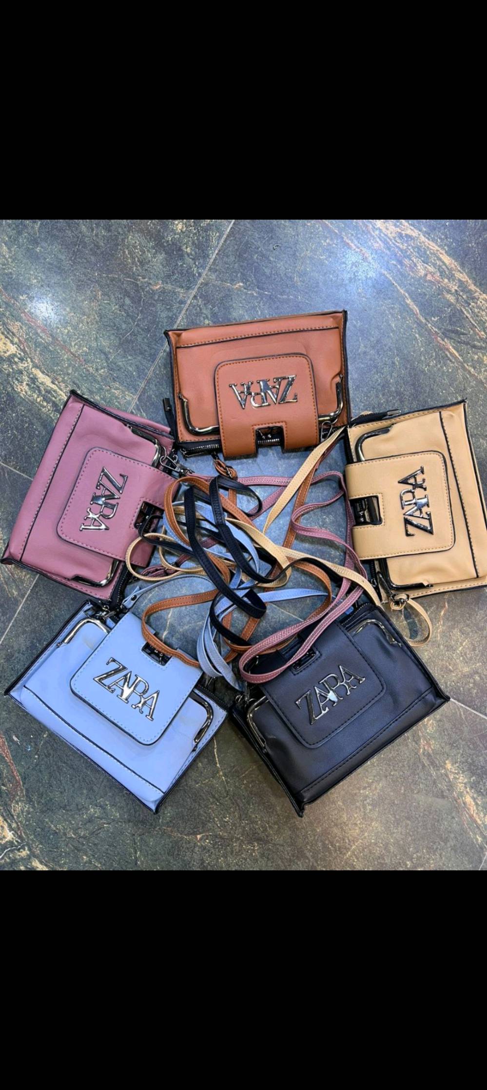 مجموعة متميزة من الحقائب النسائية بتصاميم أنيقة ومتنوعة تناسب جميع الأذواق. متوفرة بألوان وأنماط خلابة لتضفي لمسة من الأناقة على أي إطلالة.