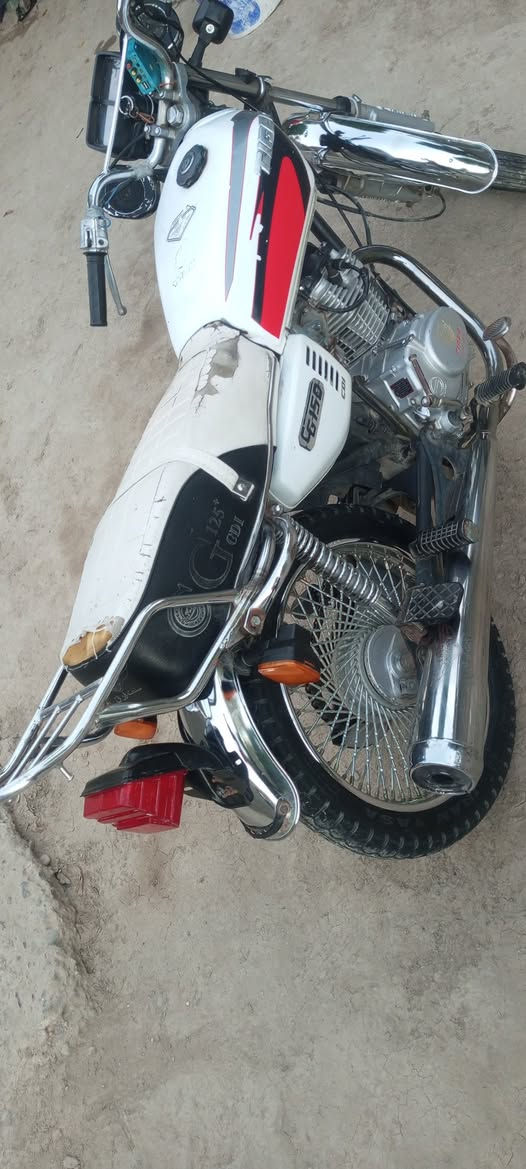 السلام عليكم دراجه تايجر للبيع 20 اوراق صولي مكاني سيطره الاثار السعر 380 رقم الهاتف ***********
