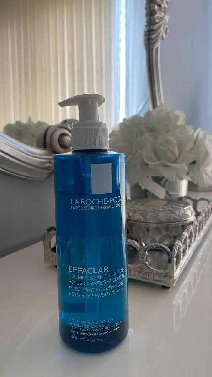 غسول لاروش الأورجينال 🇨🇵 من لاروش بوزيه الفرنسية 🇫🇷 بحجم  400 ml ♥️
من أفضل الغسولات الي ممكن تستعمليها للبشرة الدهنية والمختلطة 🥹✨
🔹 ينظف البشرة دون أن يعرضها للجفاف. 
🔹 يرطب البشرة بعمق
🔹 يزيل الزيوت السطحية والبكتيريا المسببة لحب الشباب
🔹 يعمل على تنظيم إفراز الدهون ويلطف الجلد ويقلل تهيج البشرة
🔹 ازالة الرؤوس السوداء من الوجه والانف
غسول مناسب للبشرة الدهنيه ويزيل الزيت الزائد مناسب للبشرة المعرضة للحب يترك البشرة ناعمه ونضره إزاله الرؤوس السوداء من وجه والأنف.
الاصلي المنشأ فرنسي 🇫🇷 
للطلب والاستفتار دايركت 
﹏﹏﹏﹏﹏﹏﹏﹏﹏. 🩷⋆˚🧁✧˚.🎀


**إذا كنت صاحب هذا الإعلان وتريد حذفه لأي سبب، رجاءا أرسل رسالة إلى الدعم الفني**