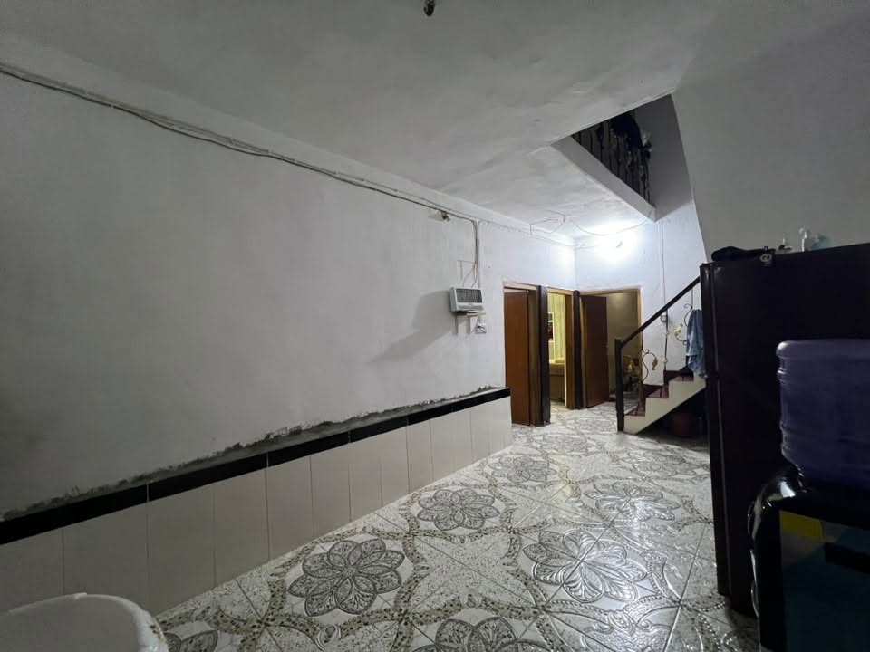 دار للبيع  حواس نهاية نزلة جبار الكهربائي قرب المدرسه المساحه ١٥٠ يتكون من طابقين غرفتين نوم صاله ومطبخ واستقبال وكراج سياره و ٢ حمام داخلي و ١ حمام خارجي و منور خلفي بناء بلوك  حديث البناء للاستفسار اتصل او وتساب

***********
