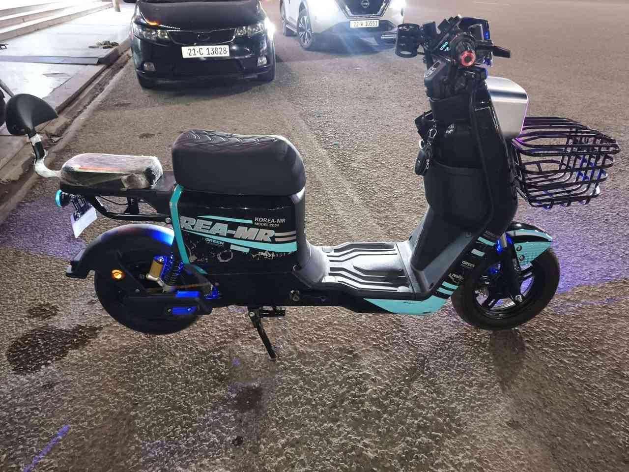 بايسكل شحن للبيع نوع R7 موديل 2024 فول مواصفات نظافه 90% 5 بطاريات دبل سماعه بلوتوث بلادي إشارات لكزس لايت عالي وناصي  بريكات شحط سويجات 2 بصمه 2 تشغيل عن بعد اربع سرعات بالشاشه سرعه 99 سرعه حقيقي 70 يتحمل وزن 200  نظام بك R نظام P بايسكل جديد معنه الكلمه مكاني كركوك راس دوميز   سعر خاص وهذا رقمي واتساب هم موجود (***********)
