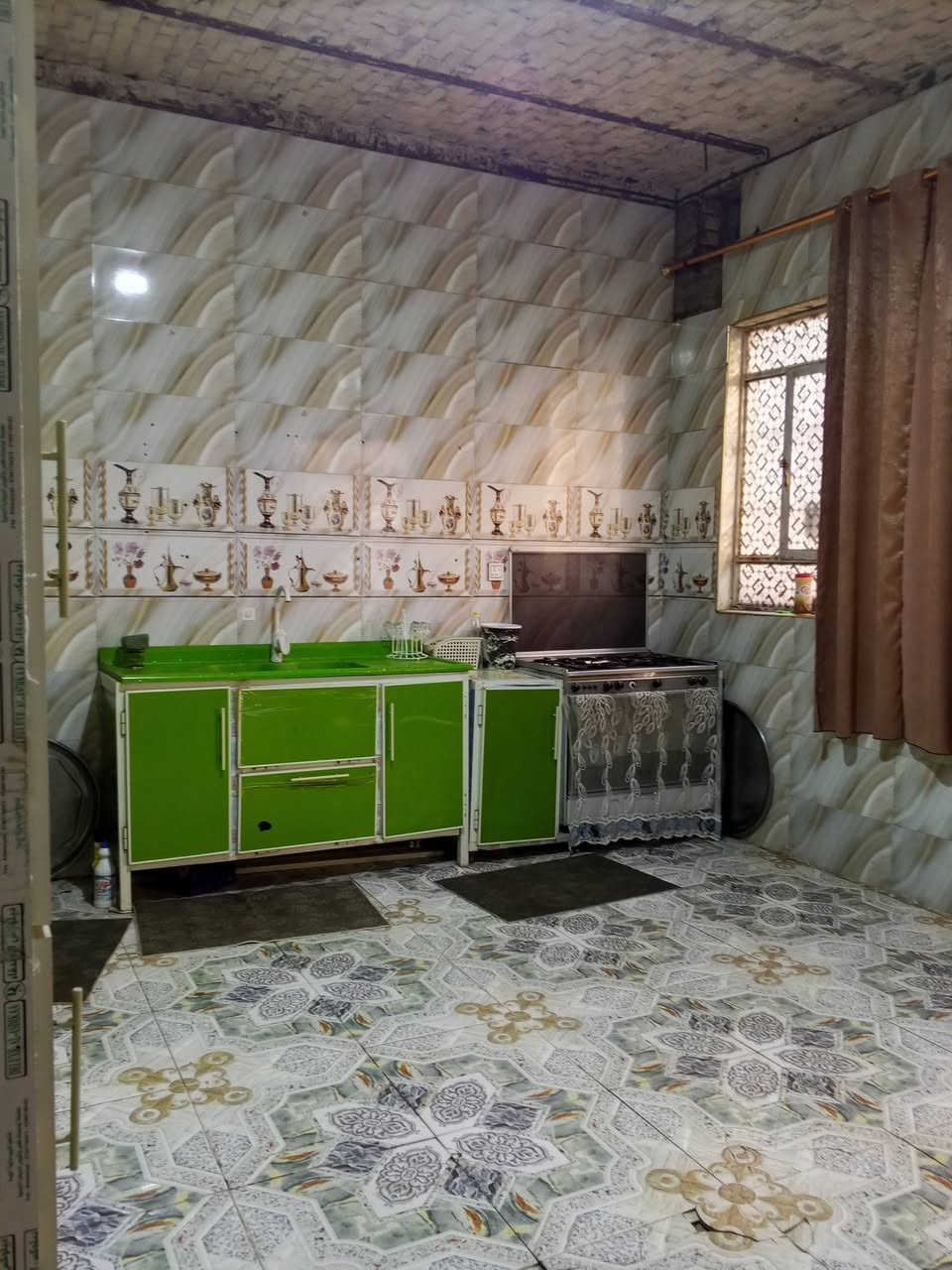 ياالله سلام عليكم بيت للبيع طابو صرف بحي العسكري الغربي بل 74 مساحه 257 م على شارع 10 م جه اليسرى قريب على مولده يتكون من غرفتين وصاله واستقبال ومطبخ وتخاريج داخلي وخارجي بناء طابوق اعكاده مطلوب 15 مليون و تسديد 154 الف وسعر مطلوب الكلي 80 مجال بسيط للأستفسار اكثر *********** حيدر الشيباني عنوان مكتب نهايه شارع العريضه بدايه 74 مكتب مصطفى
