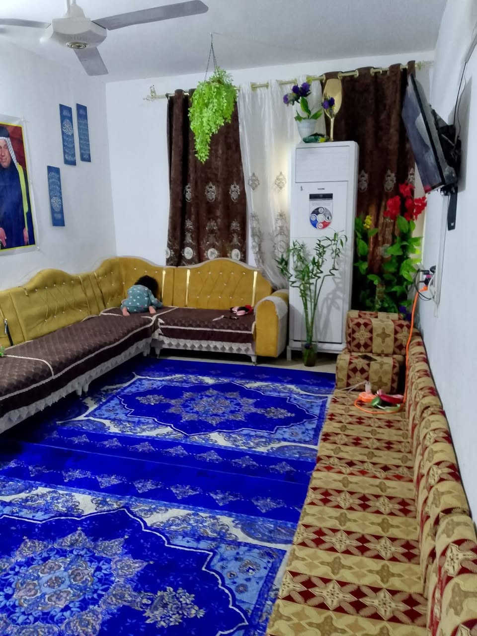 شقه للبيع عمارة اسعيده شارع المشجر عماره 7 شقه 11بسمي صطح معزول وبي بناء غرفه شقه نضيفه الاتصال ***********
