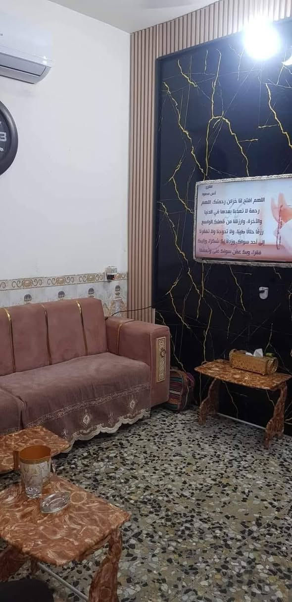 سلام عليكم بيت مساحة 50متر البيع العنوان بغداد الشعب قرب محطة سماء بغداد البيت طابقين قريب عل شارع ***********
