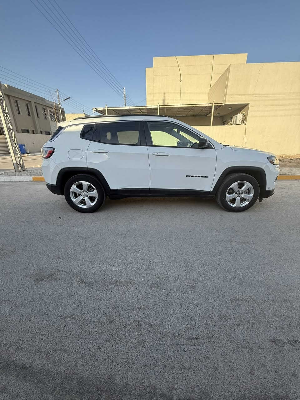 السلام عليكم للبيع جيب كومباس 2022
جيب كومباس موديل 2022 فوول مواصفات 

لايت مع بك لايت لد

مقاعد جلد

شاشة كبيرة تدعم كاربلي واندرويداوتو

شاحن تلفون لاسلكي

4 كاميرات 360 درجة

حساس امامي خلفي 360 درجة

رادار امامي تفاعلي

رادار جانبي نقطة عمياء

ميزة الاصطفاف الذاتي

محرك ٢٤٠٠

مقاعد امامية + الستيرن تدفئة

السيارة ماشية ٢٨ الف ميل حادثها امامي تبديل بنيد وتصليح بداية الجاملغ الأيسر بارد وهذا رقم الشاصي ( 3C4NJCBB1NT138093 ) ورقمها بغداد الجديد السيارة مكانها بغداد الغزالية وسعرها 15800  وبيها مجال 

الاستفسار ***********
