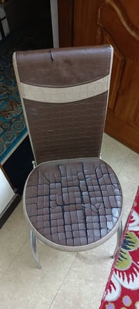 ميز طعام مستعمل  قابل للتكبير  اربع كراسي  للتواصل 07702643805 عنواني ...