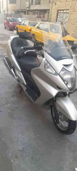 السلام عليكم من رخصه صاحب الكروب 
دراجه سلفر ونج شكل بقلاوه دراجه نضيفه شوفت عينك 
مكينه ناعمه
كلجات يخبلن 
ماكو حماوه
ادامه كامله قبل سبوع 
ترايك اللبصره دراجه كلش حلوه وناعمه 
السعر (مليونين وربع )بيها مجال حك الجيه
تجي وبيك خير وتدلل رقم الهاتف(*********** عنوان بغداد تقاطع درويش
