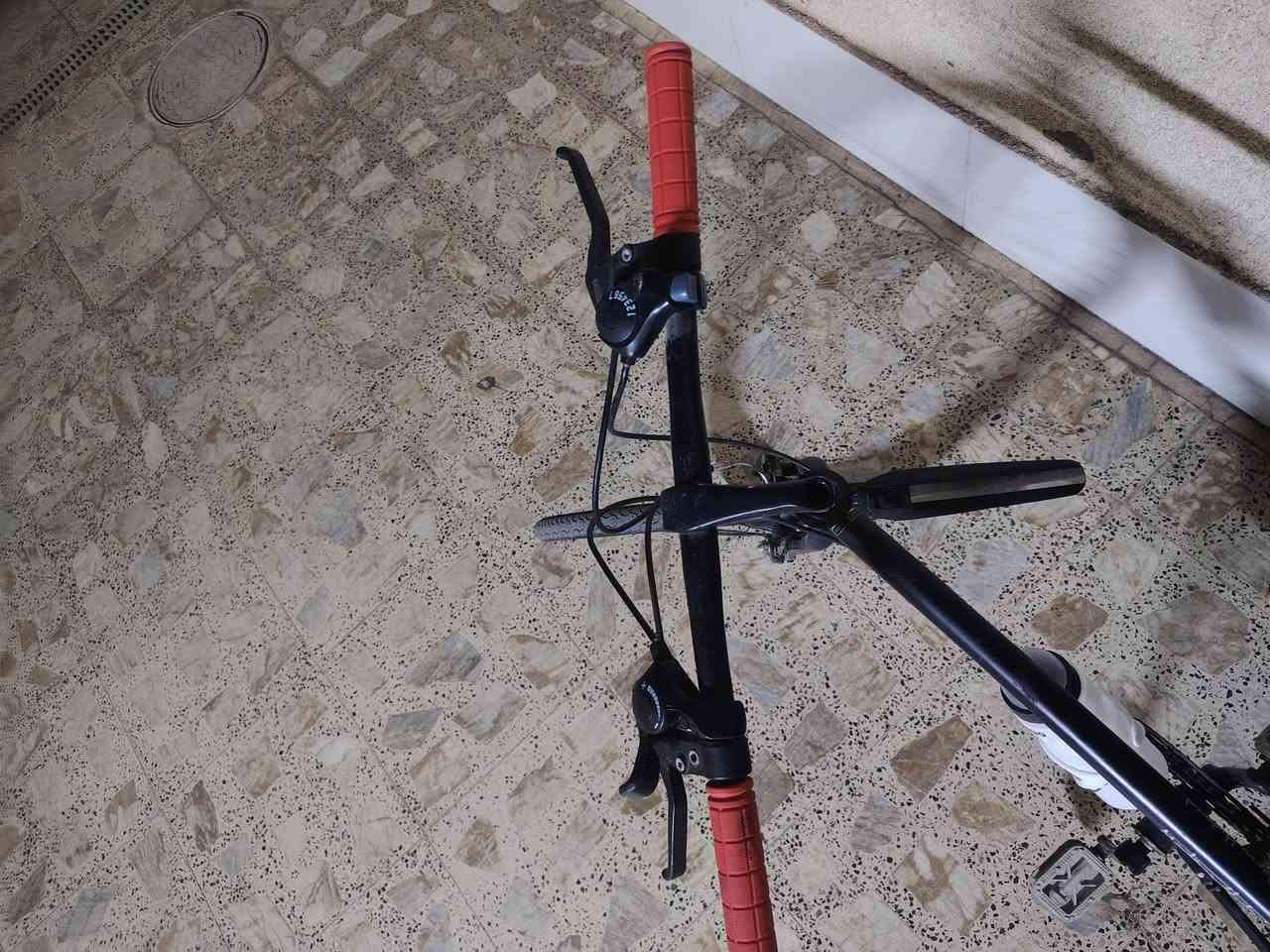 🚴‍♂️ دراجة هوائية C700 بالة للبيع 🚴‍♂️
🔹 الموديل: C700 (بالة) 🔹 الحجم: 28 🔹 الحالة: جيدة وجاهزة للاستخدام 🔹 مناسبة للمشاوير اليومية والرياضة.
💰 السعر: 135 ألف دينار وبي مجال للسوم
📍 العنوان: بغداد – الحسينية
📞 للتواصل: ***********
