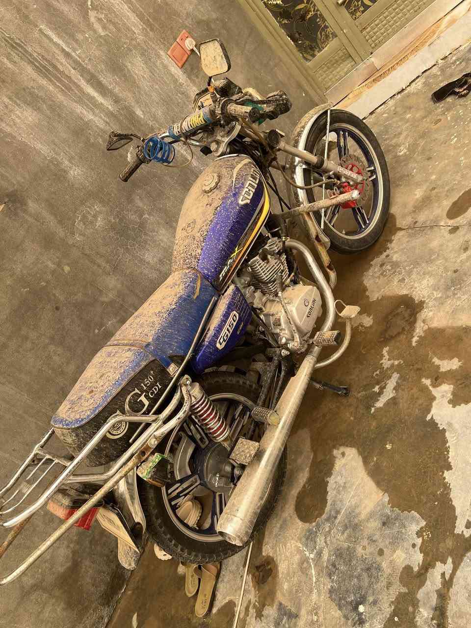 سلام عليكم متاح سيفان 2023 مراوس ب25 وطي فرق  او للبيع كله بلادي  محرك ما مفتوح شرط مكاني شهربان المقداديه السعر 550 بي مجال بسيط ***********
