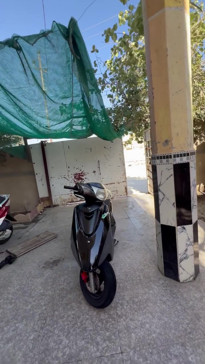 السلام عليكم ورحمة الله وبركاته 
دراجه للبيع ببغاء بريز مديل ١٦حديث الدراجه حاويه برغي مامفتوح بيه كفاله عامه مكينه مامفتوحه كلشي شغال اشاير كلوب هورن سلف مكفوله من كلشي السعر خاص صار ١٠ايام من طلعت من الحاويه 
الرقم ***********
